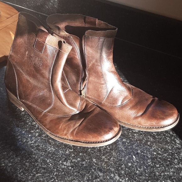 Mens size 11 Levi's Maine Zip Boots - Picture 2 of 3